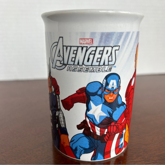 MARVEL Avengers Assemble Mug Hulk Captain America Thor Iron Man 2014 - Picture 1 of 9